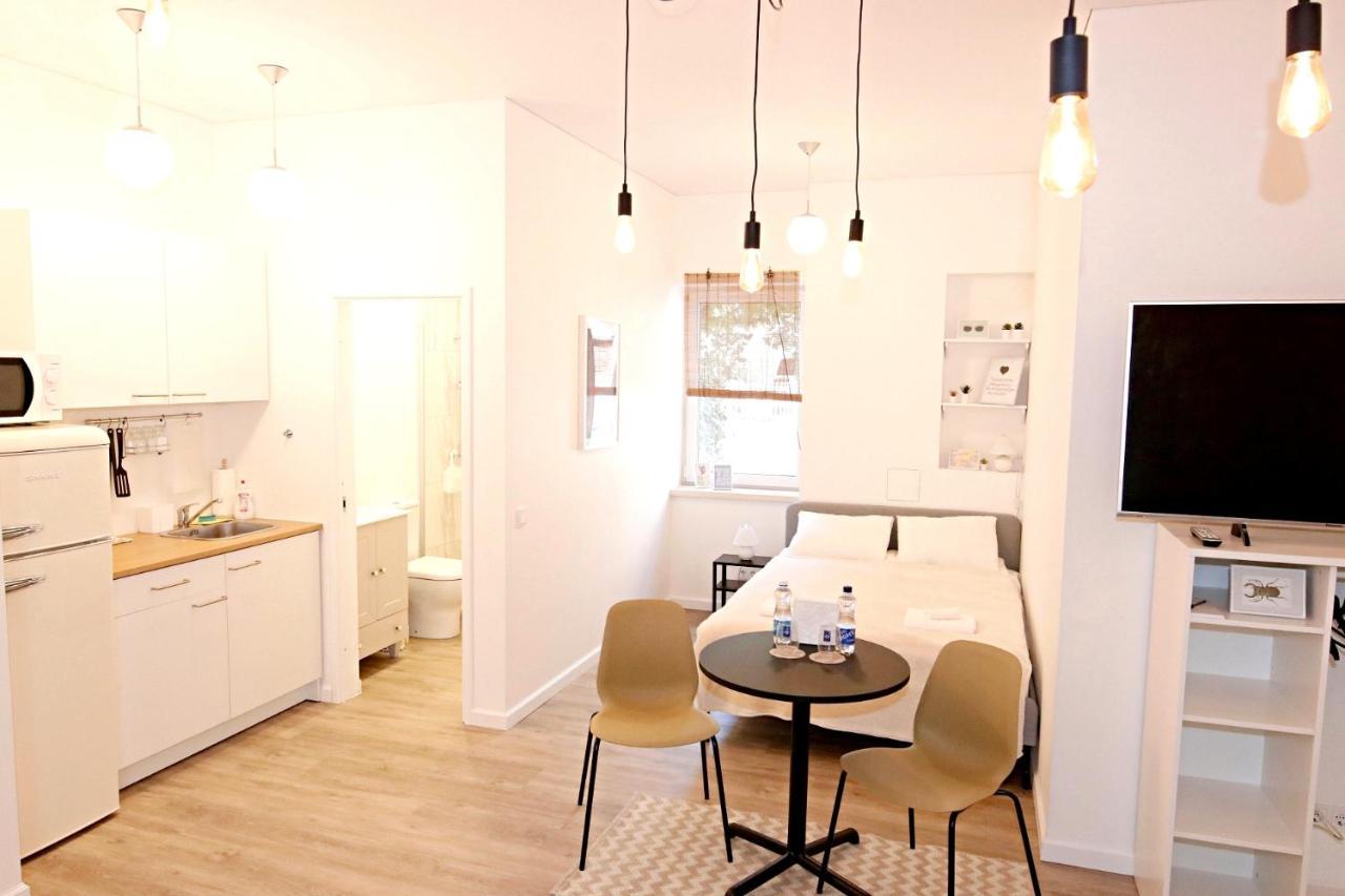 Minimalist Studio Old Town Apartments By Hostlovers Kaunas Bagian luar foto