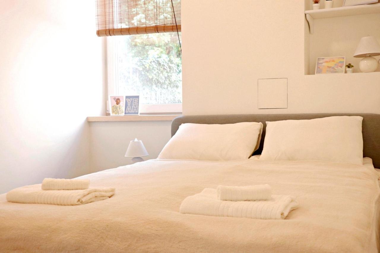 Minimalist Studio Old Town Apartments By Hostlovers Kaunas Bagian luar foto